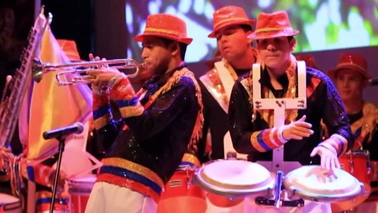 La Batalla de flores del carnaval de Barranquilla también se vive en Bucaramanga La batalla de las flores del carnaval de barranquilla tambien se vive en bucaramanga